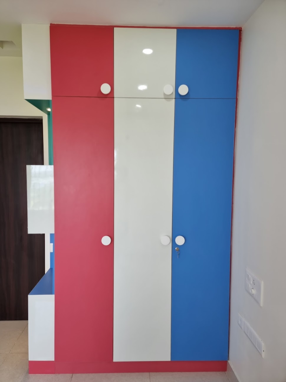 Room wardrobe 2