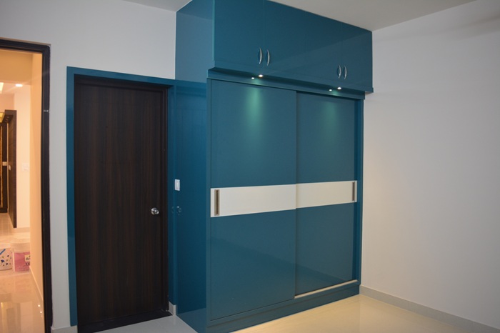Room wardrobe 1
